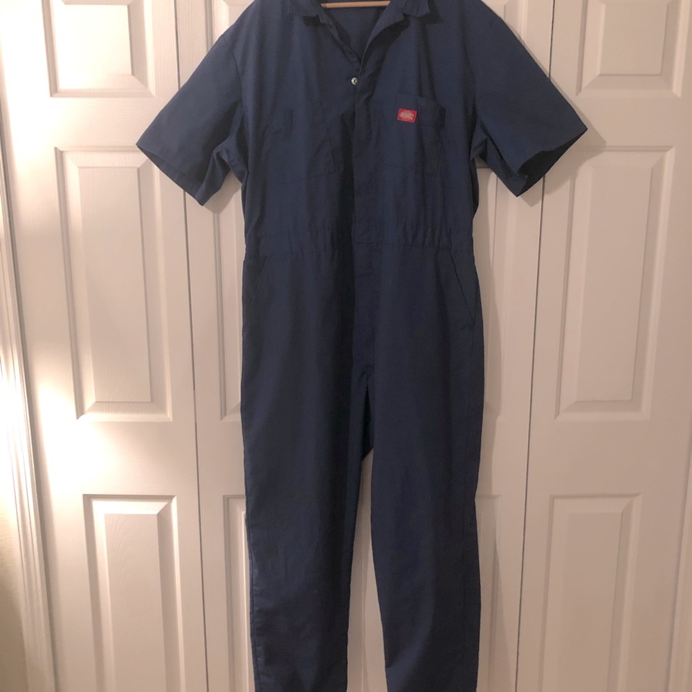 Dickie’s 2XL Men’s Regular Short-sleeve coveralls in navy blue.